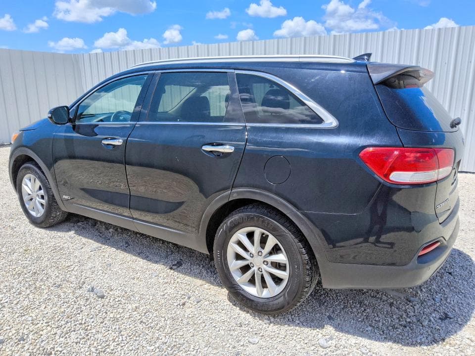 2017 KIA SORENTO LX 2
