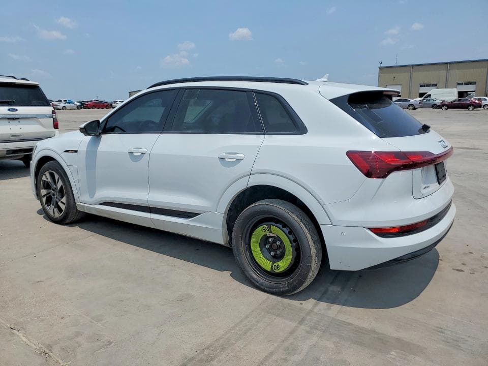 2022 AUDI E-TRON PREMIUM 2