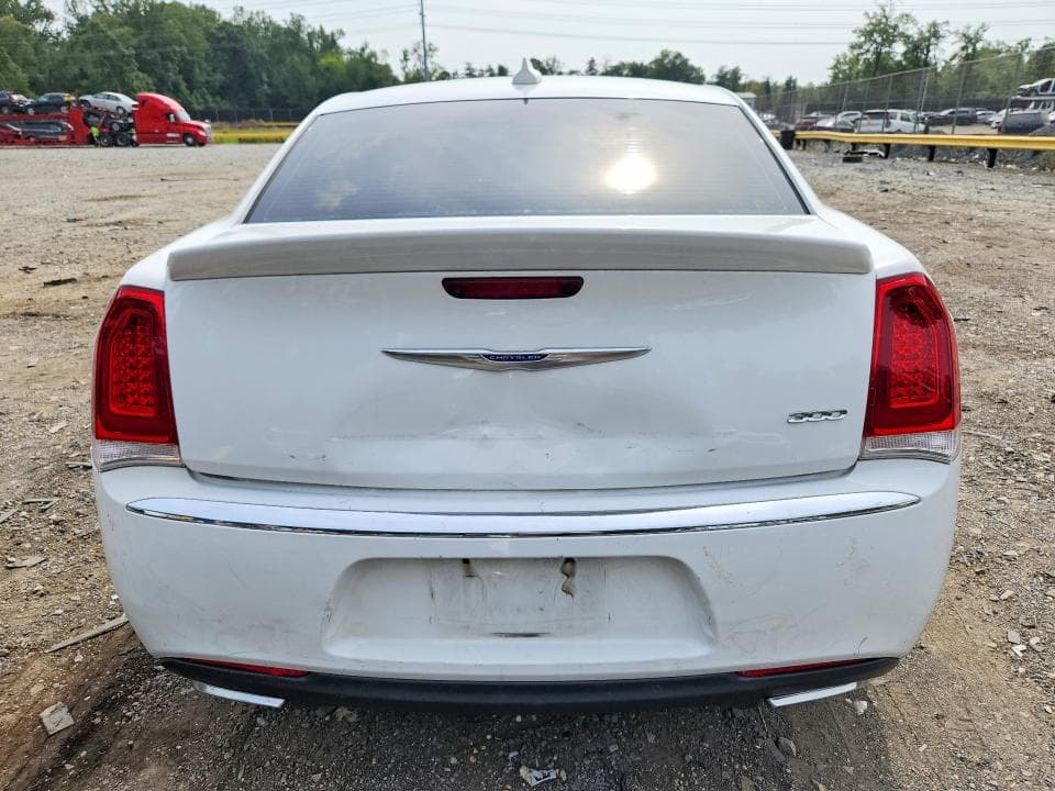 2018 CHRYSLER 300 LIMITED 6