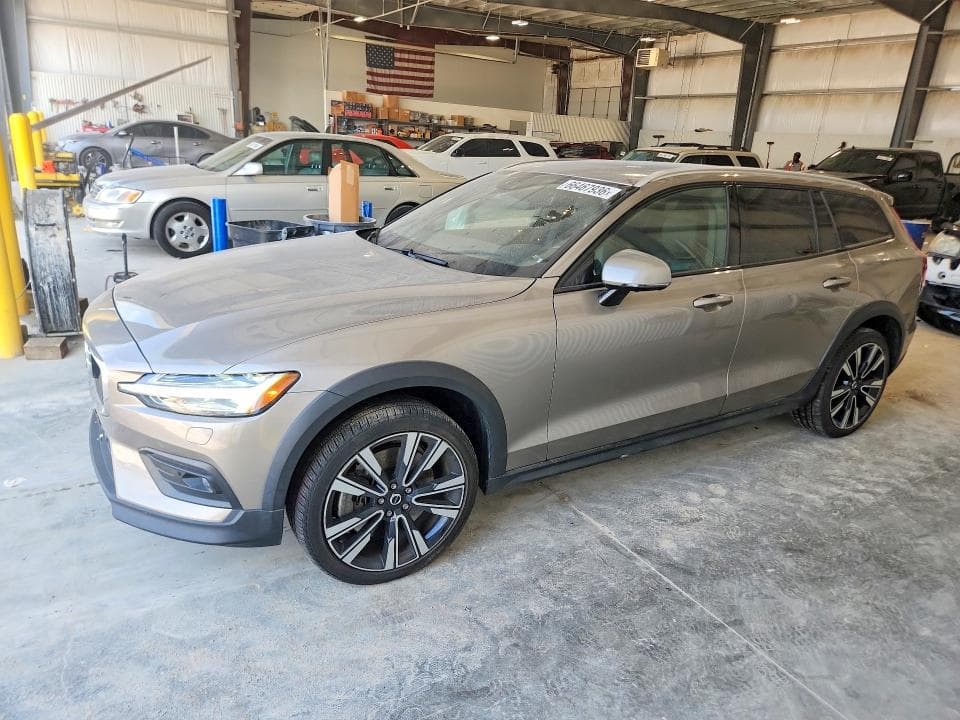 2020 VOLVO V60 CROSS COUNTRY T5 MOMENTUM - 1