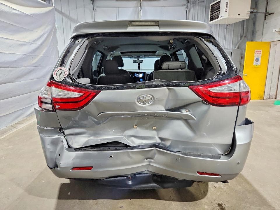 2017 TOYOTA SIENNA XLE 8-PASSENGER 6