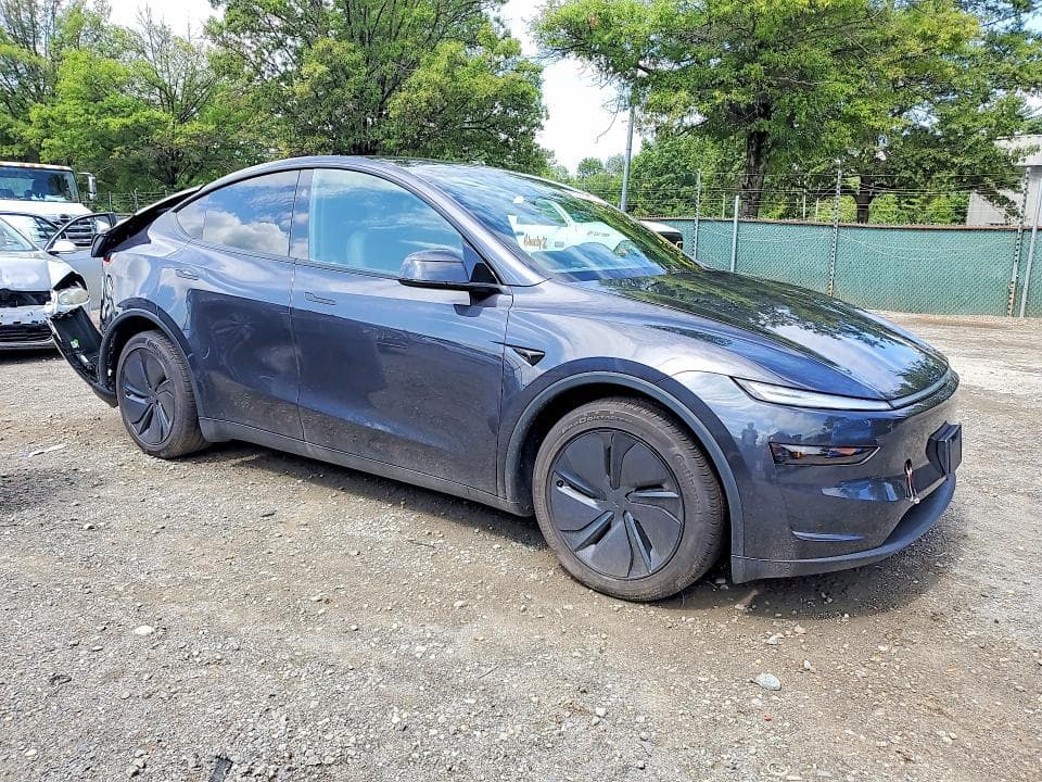 2026 TESLA MODEL Y 4