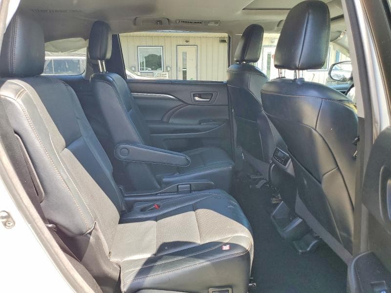 2017 TOYOTA HIGHLANDER LIMITED 11