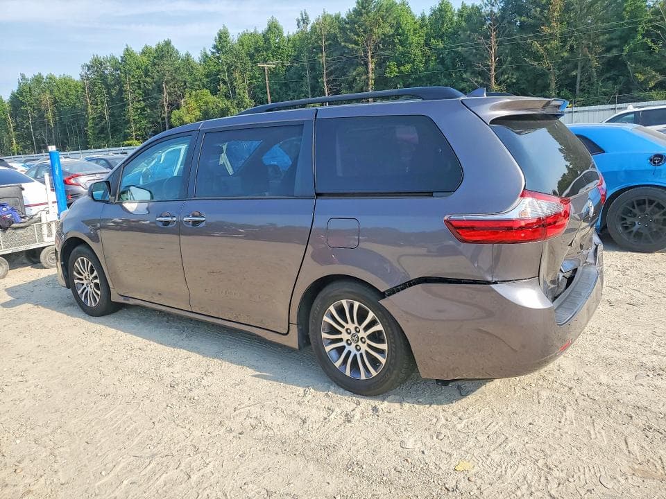 2020 TOYOTA SIENNA XLE 8-PASSENGER 2
