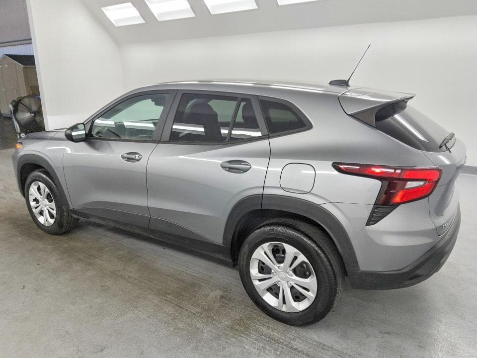 2024 CHEVROLET TRAX LS 2