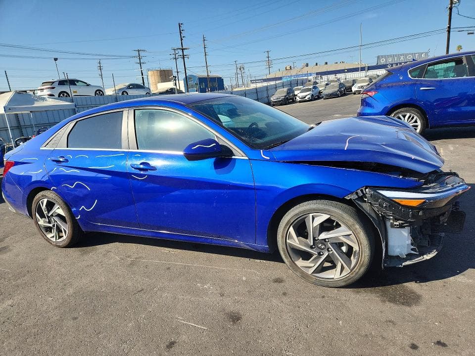 2024 HYUNDAI ELANTRA SEL 4