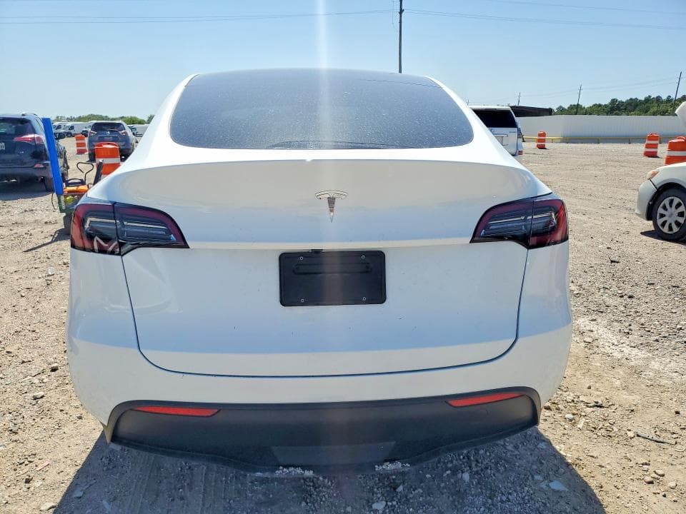 2024 TESLA MODEL Y 6