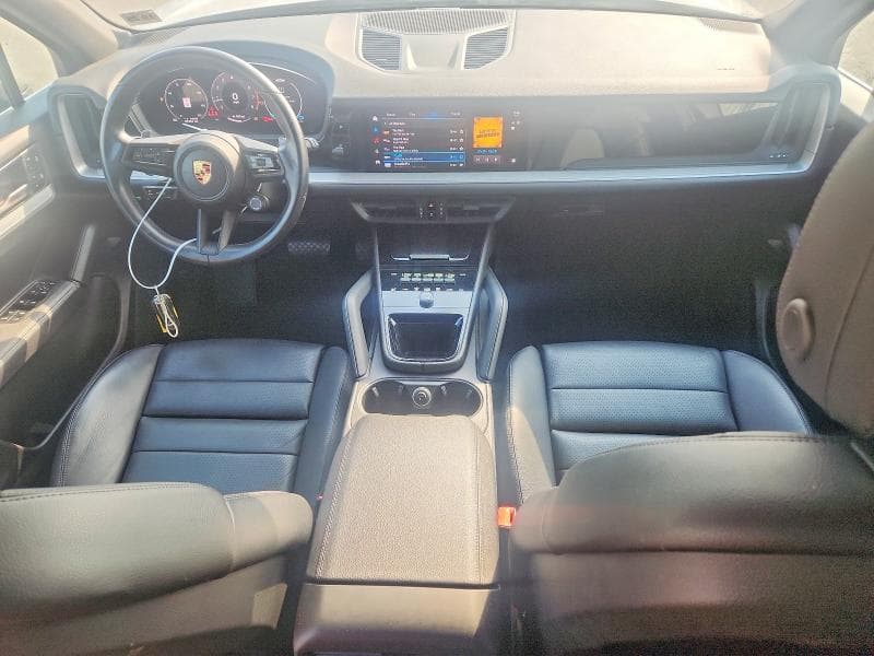 2024 PORSCHE CAYENNE 8
