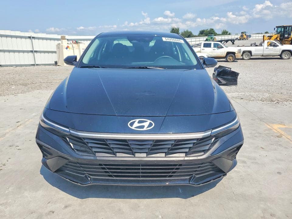 2024 HYUNDAI ELANTRA SE 5