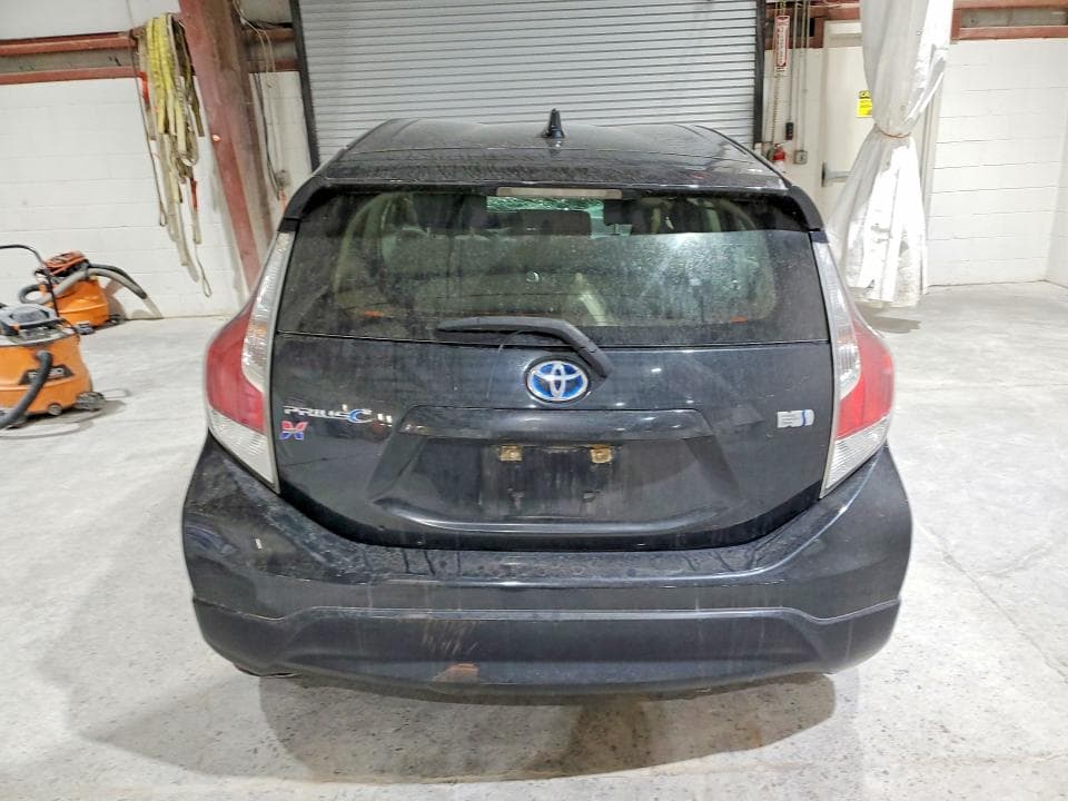 2017 TOYOTA PRIUS C TWO 6