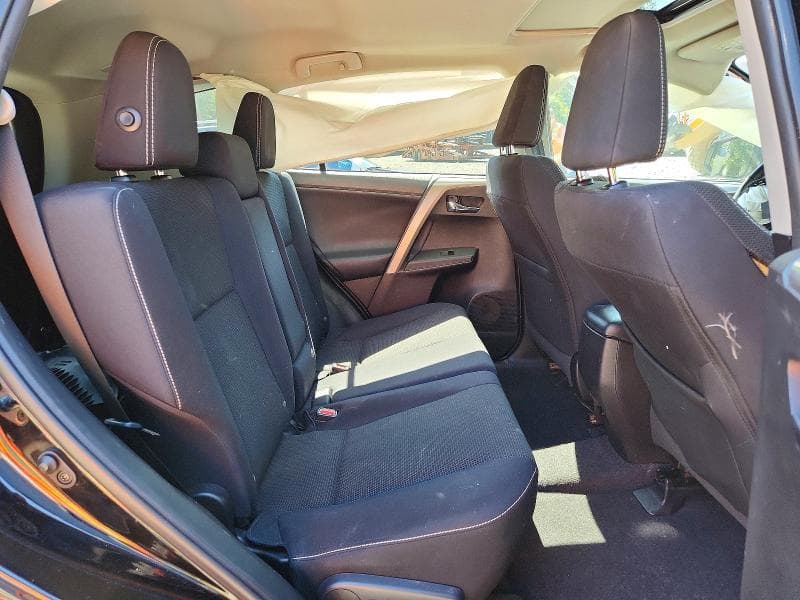2017 TOYOTA RAV4 XLE 11