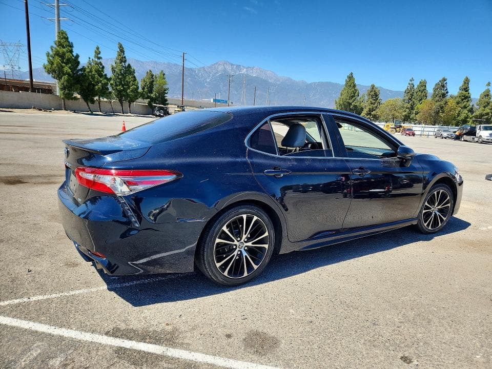 2018 TOYOTA CAMRY SE 3