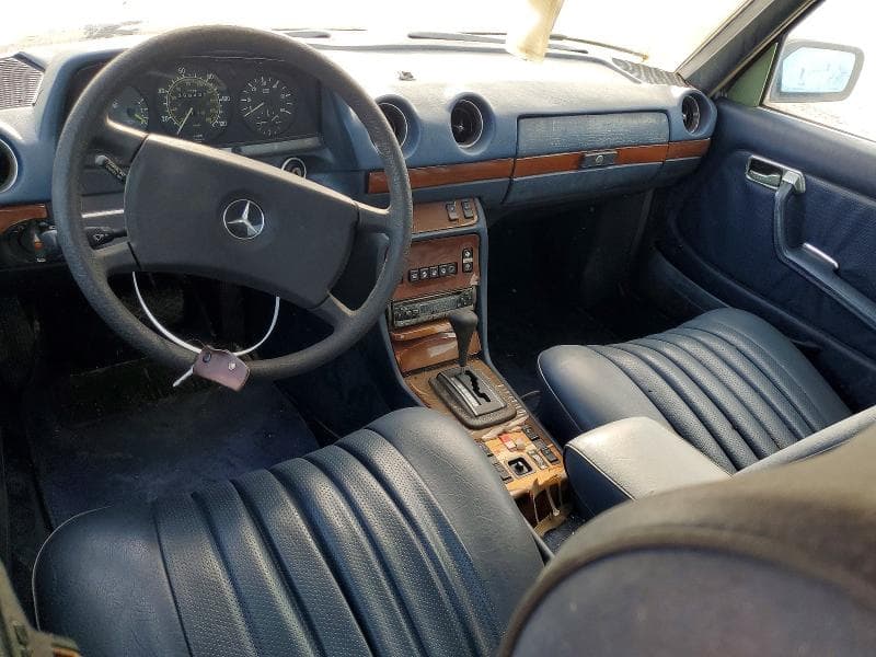 1985 MERCEDES-BENZ 300 DT 8