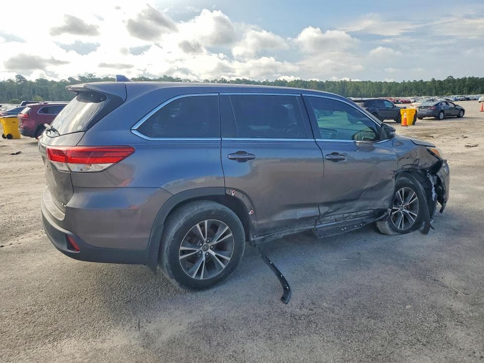 2017 TOYOTA HIGHLANDER LE PLUS 3