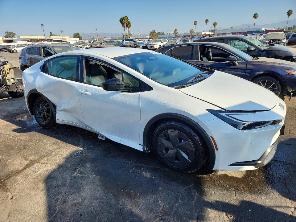 2025 TOYOTA PRIUS LE 4