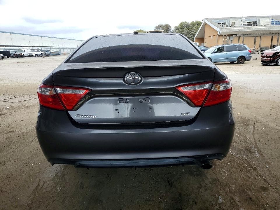 2017 TOYOTA CAMRY SE 6