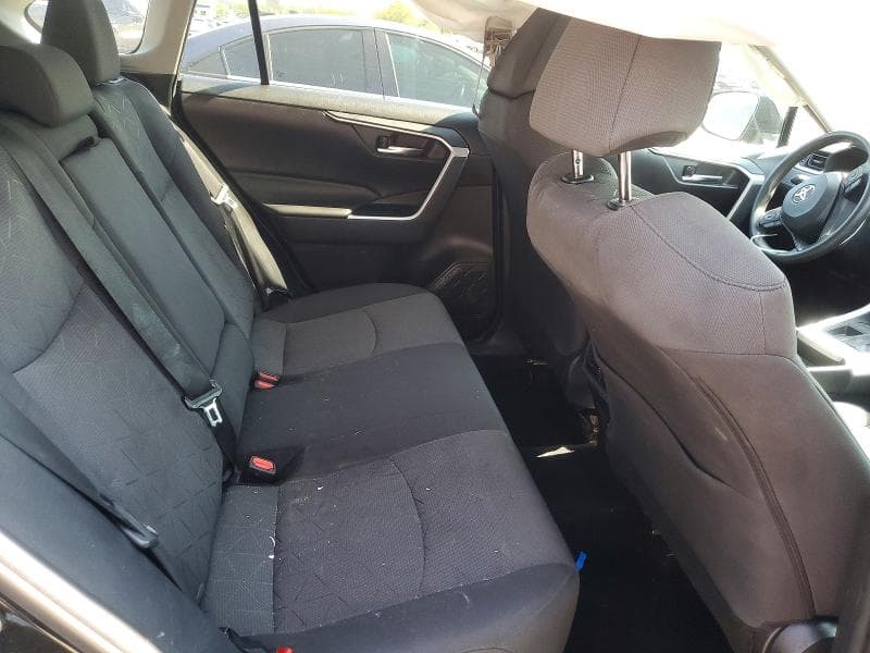 2021 TOYOTA RAV4 XLE 11