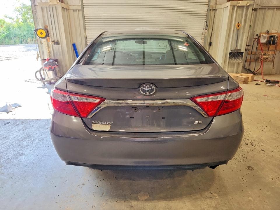2017 TOYOTA CAMRY SE 6