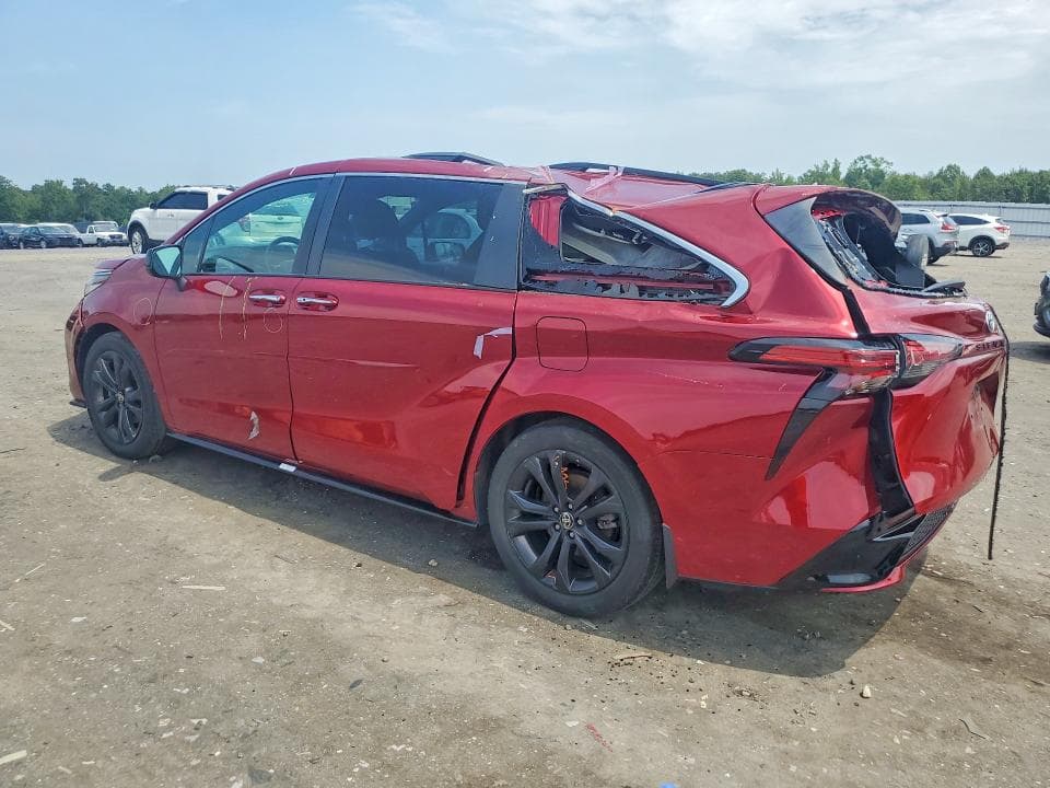 2022 TOYOTA SIENNA XSE 2