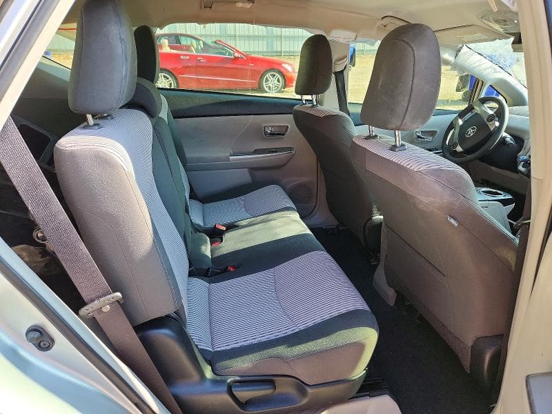 2017 TOYOTA PRIUS V THREE 10