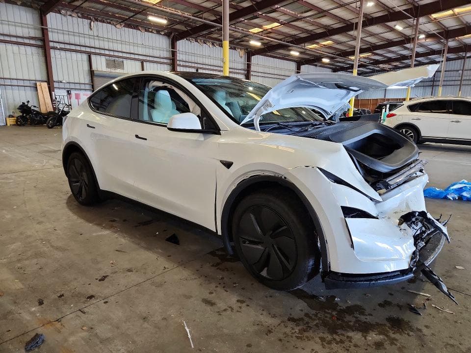 2026 TESLA MODEL Y 4