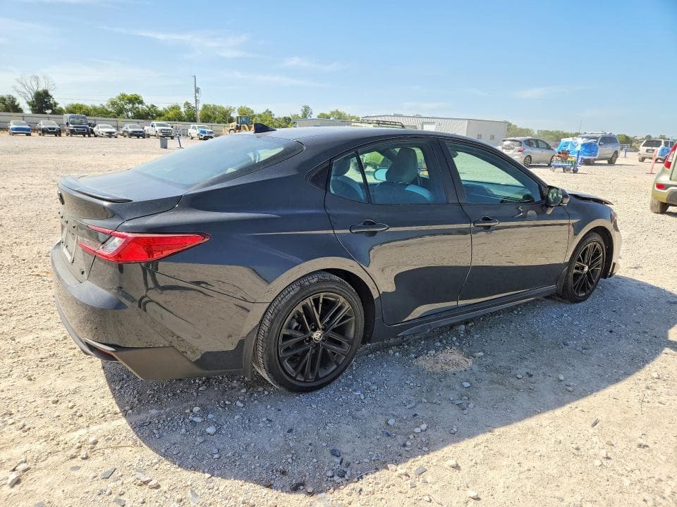 2025 TOYOTA CAMRY SE 3