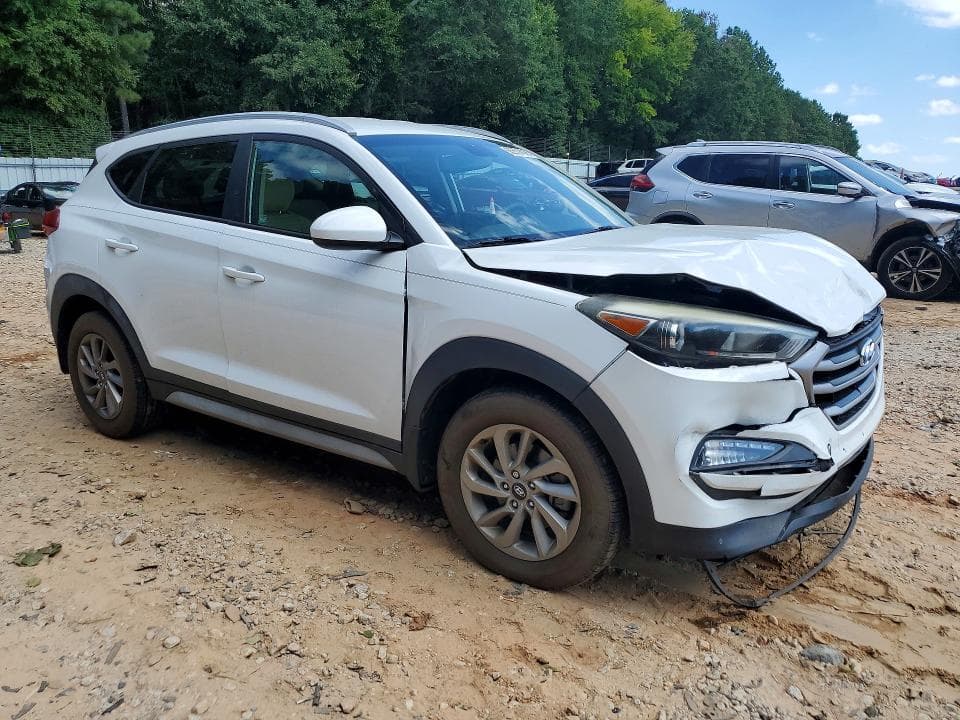 2017 HYUNDAI TUCSON SE 4
