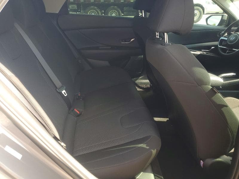 2021 HYUNDAI ELANTRA SE 10