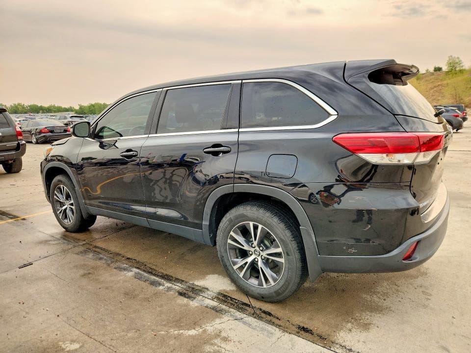 2019 TOYOTA HIGHLANDER LE 2