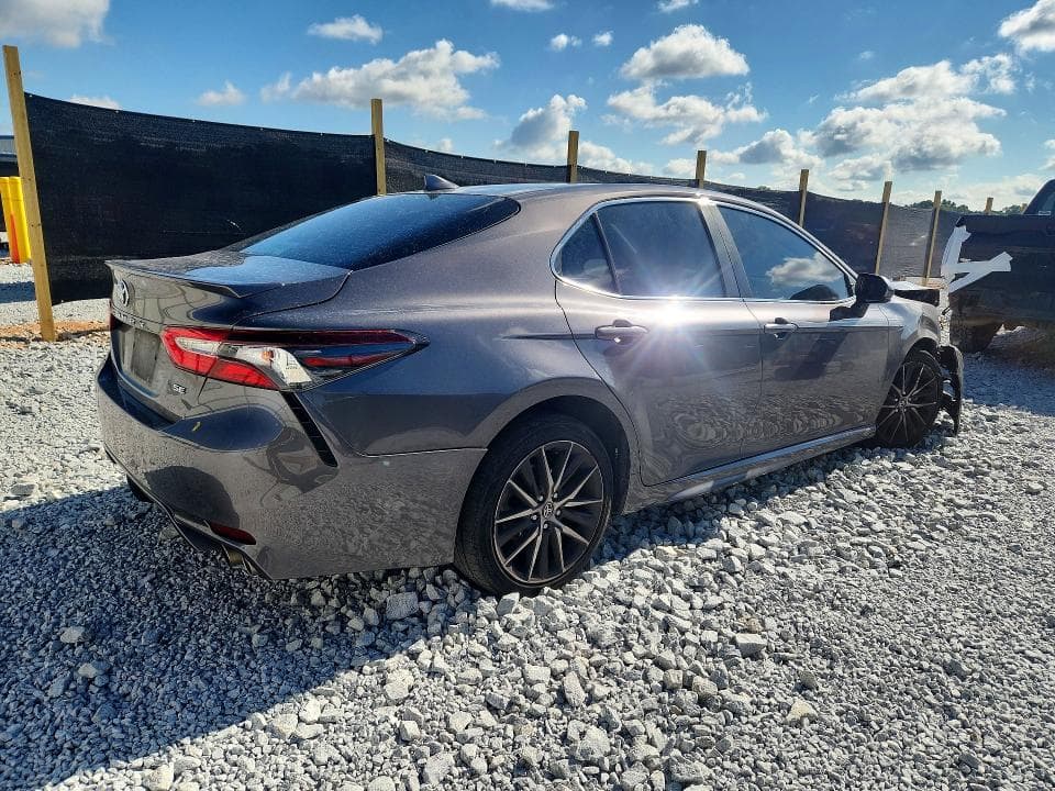 2021 TOYOTA CAMRY SE 3
