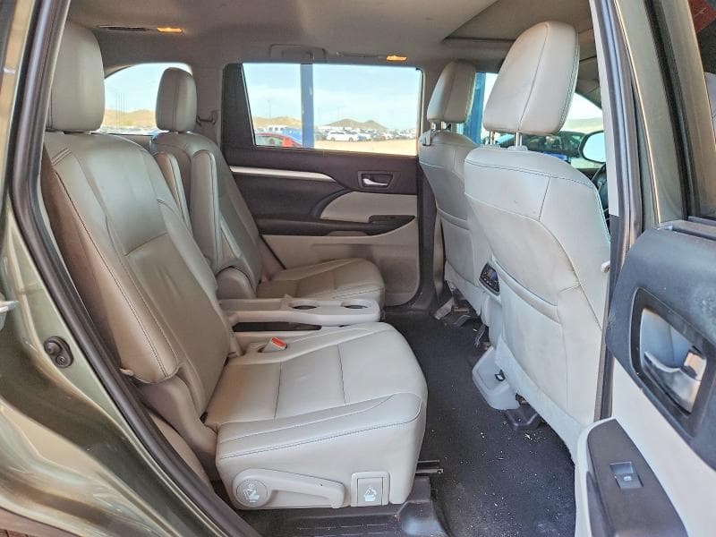2019 TOYOTA HIGHLANDER XLE 11