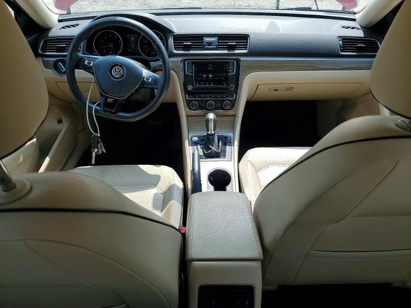 2018 VOLKSWAGEN PASSAT SE 8