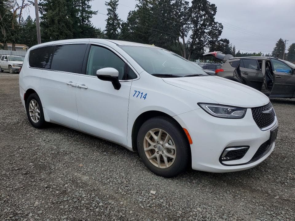 2023 CHRYSLER PACIFICA TOURING L 4