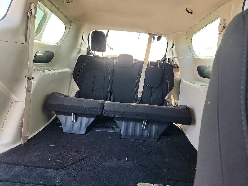 2023 CHRYSLER VOYAGER LX 10