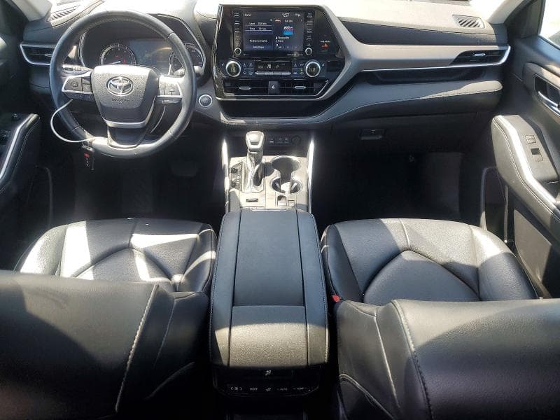 2022 TOYOTA HIGHLANDER XLE 8