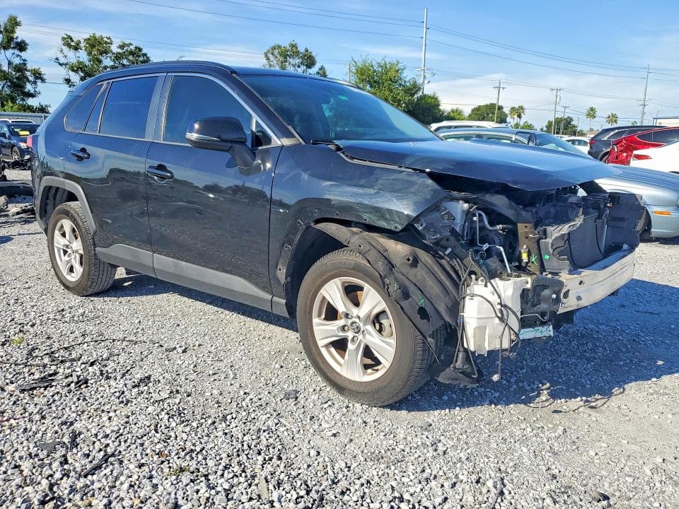 2020 TOYOTA RAV4 XLE 4