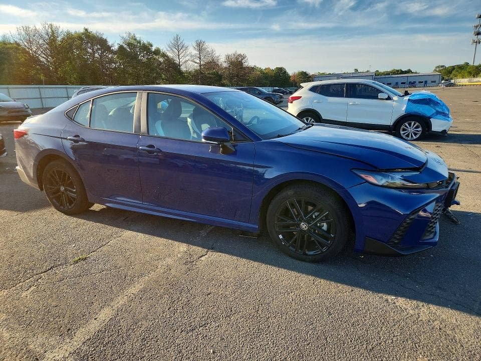2025 TOYOTA CAMRY SE 4