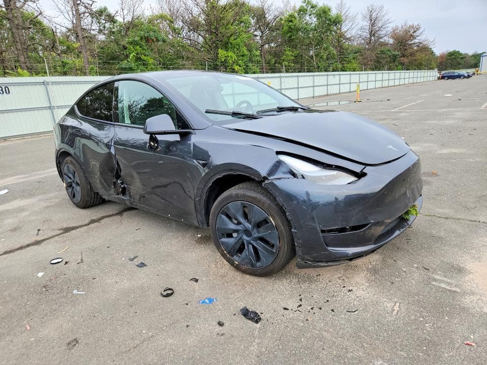 2024 TESLA MODEL Y 4