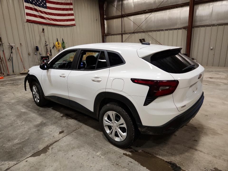 2025 CHEVROLET TRAX LS 2