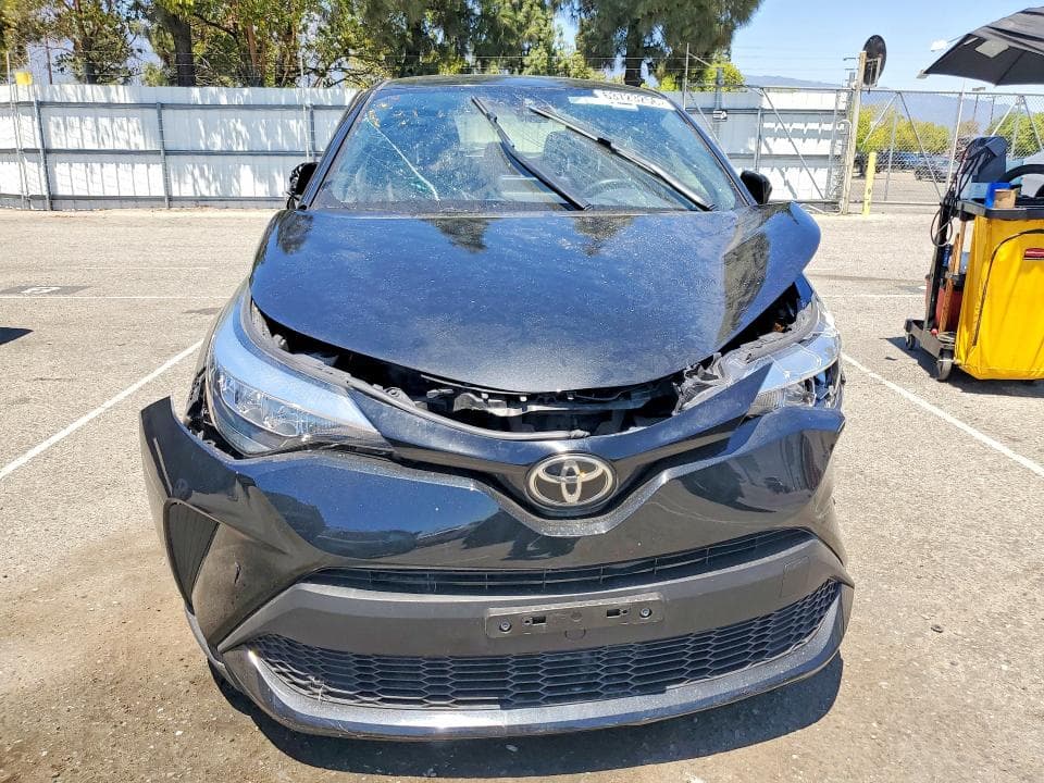 2020 TOYOTA C-HR XLE 5