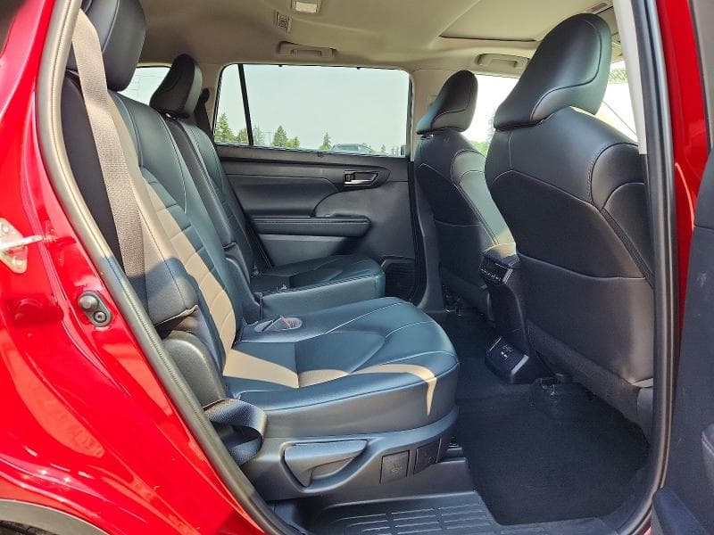2020 TOYOTA HIGHLANDER XLE 11