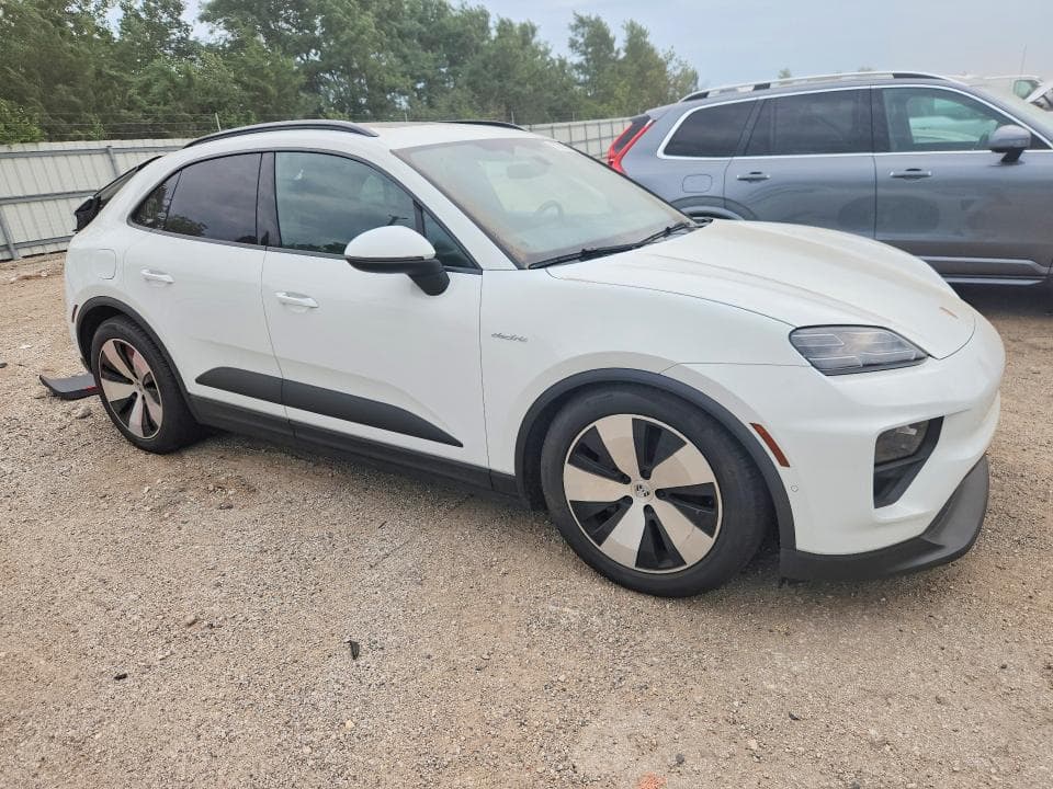 2025 PORSCHE MACAN 4 4