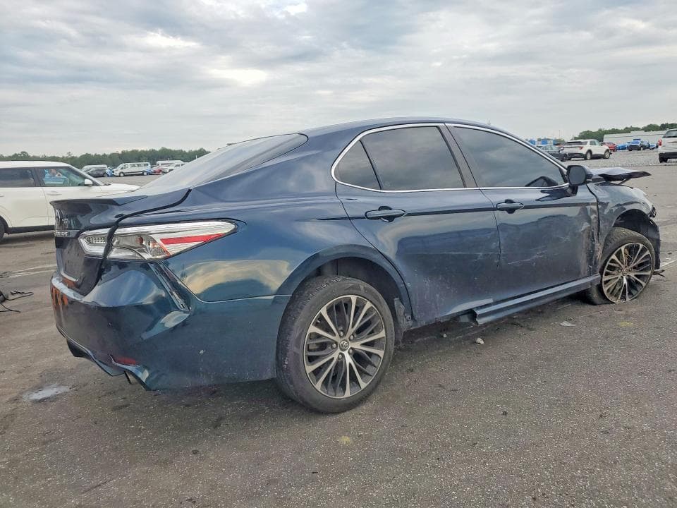 2018 TOYOTA CAMRY SE 3