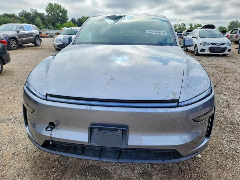 2026 TESLA MODEL Y 5
