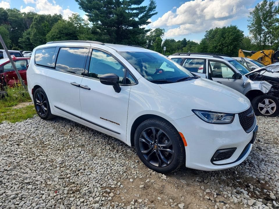 2024 CHRYSLER PACIFICA TOURING L 4