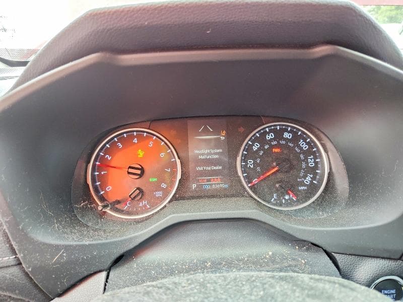 2019 TOYOTA RAV4 XLE 9