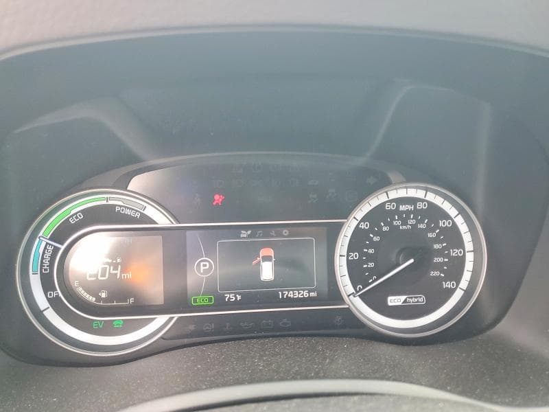 2018 KIA NIRO LX 9