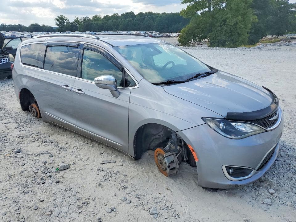 2017 CHRYSLER PACIFICA LIMITED 4