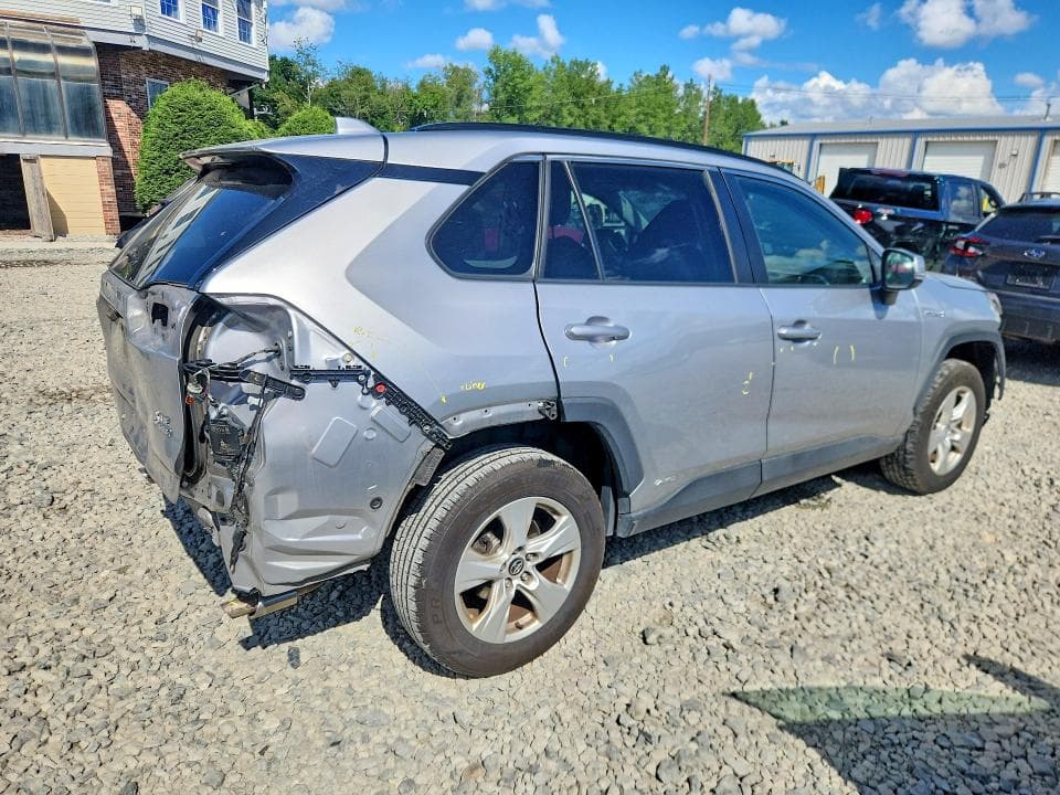 2020 TOYOTA RAV4 HYBRID XLE 3