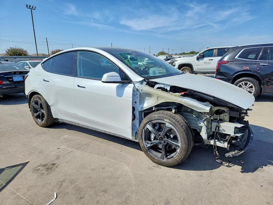 2026 TESLA MODEL Y 4